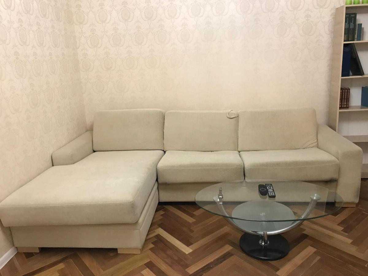 Sunny Apartment Overlooking The Royal Village キエフ エクステリア 写真